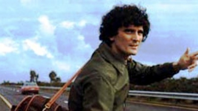 Massimo Troisi in una scena del film