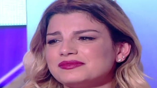 Emma in lacrime per un commento sui social