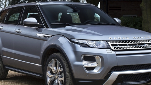 Nuova Range Rover Evoque grigia
