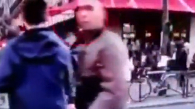 Salah tra la folla di Parigi la sera del 13/11/