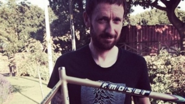 Bradley Wiggins con un telaio Moser