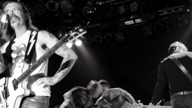 eagles of Death Metal il gruppo al Bataclan