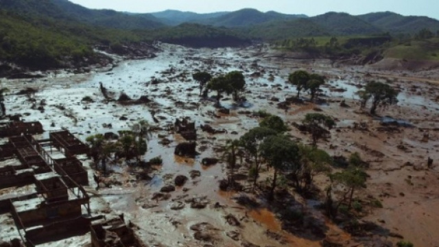 La citt&agrave; di Mariana dopo il disastro by 'O Globo'