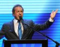 Scioli asumió la derrota y felicitó a Macri