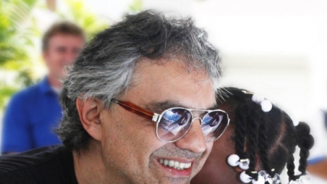 Andrea Bocelli e l'impegno per i bisognosi.