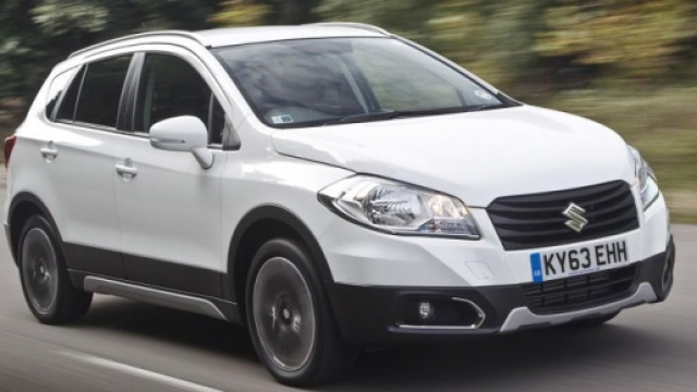 Suzuki S-CROSS bianca metalicca