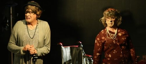 Excepcionales actores en la piel de dos viejitas