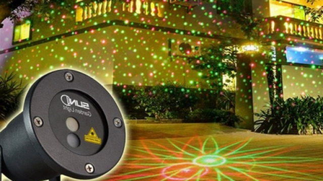 I faretti laser per illuminare la casa a Natale