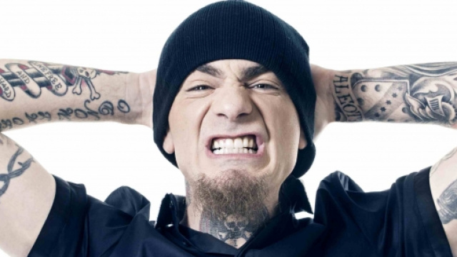 J-Ax incontra il proprio pubblico