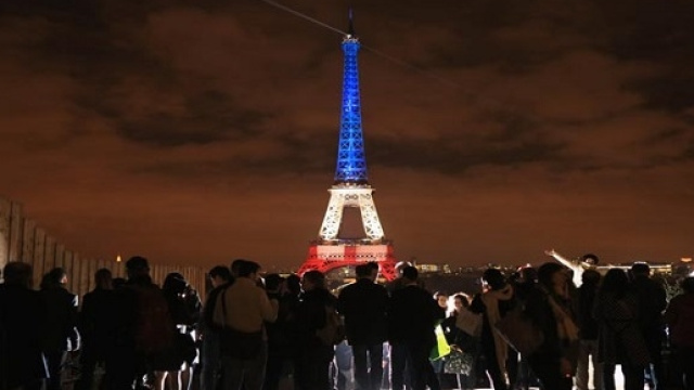 La Francia reagisce e chiede appoggio al Mondo