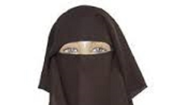 Licenziata perch&eacute; si rifiuta di togliere il velo