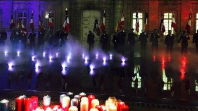 Parigi in ricordo delle vittime