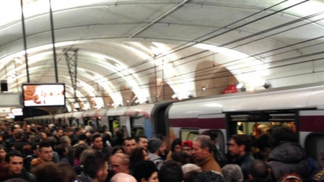 Roma, metro nuovamente bloccata.
