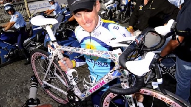 La bici di farfalle di Armstrong