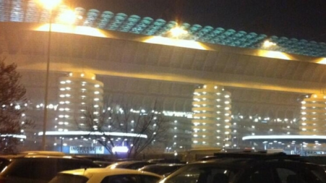 Lo Stadio San Siro di Milano di sera