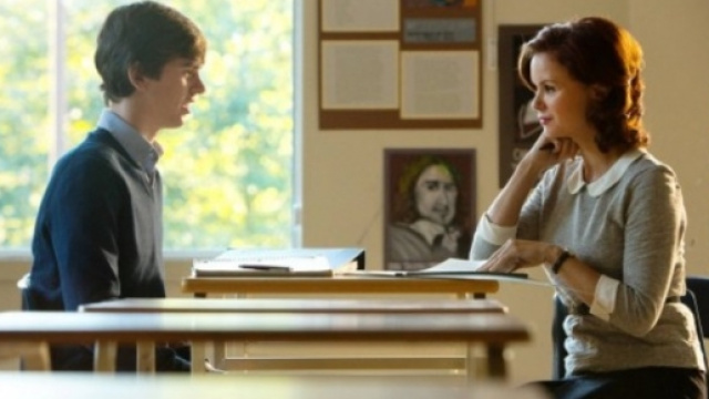 Una docente imponeva agli studenti incontri hard