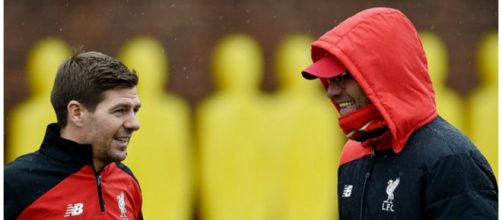 Gerrard chatting with Klopp this Monday morning