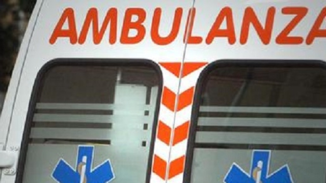 Calabria, uomo travolto da un trattore.