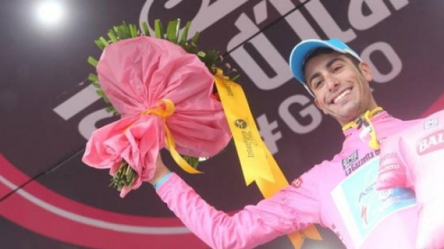 Fabio Aru in maglia rosa al Giro d'Italia