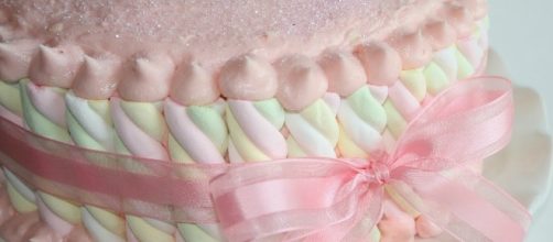 Tarta de nubes decorada con purpurina comestible