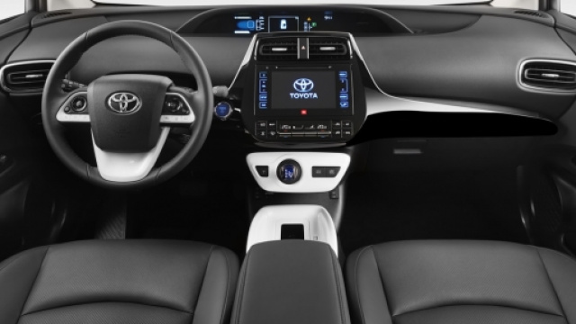 Gli interni della nuova Toyota Prius 2016