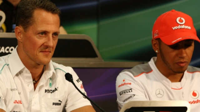 Schumacher e Hamilton in una conferenza stampa