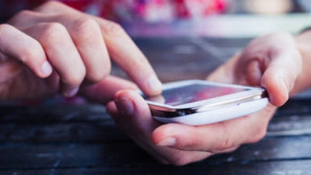 WhatsApp: sospesi 22 studenti delle medie
