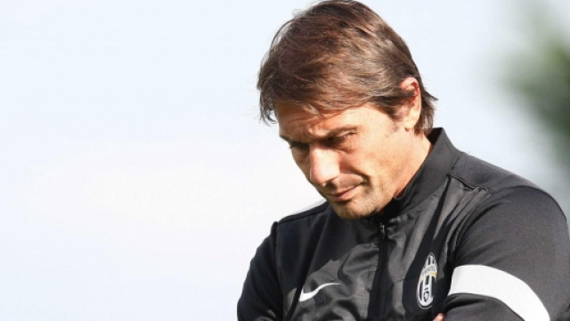 Conte alla Juve assorto nei pensieri