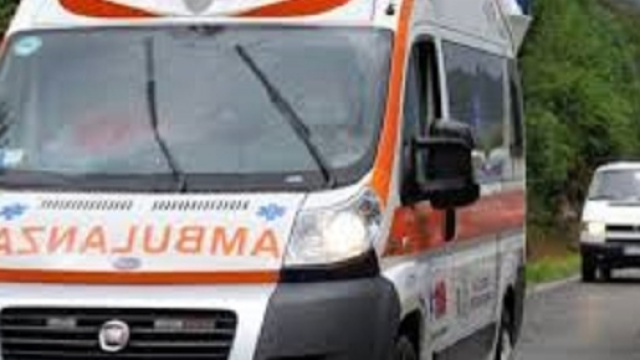 Calabria: d&agrave; un passaggio, poi viene aggredito