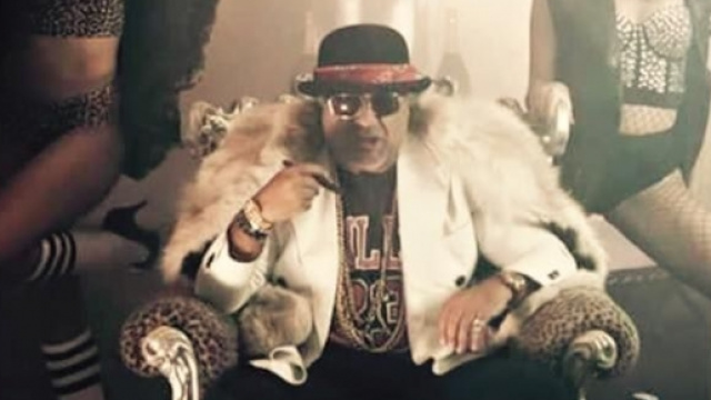 La libidine di Jerry Cal&agrave; nel suo video musicale