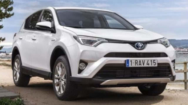 Nuova Toyota Rav4: ora anche con motore ibrido