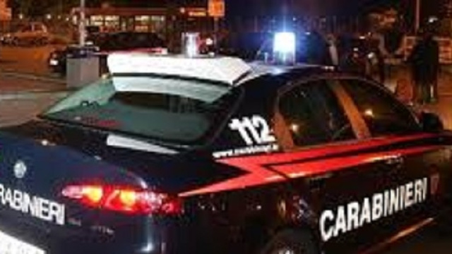 Calabria: fuoristrada contro bar, 4 feriti.