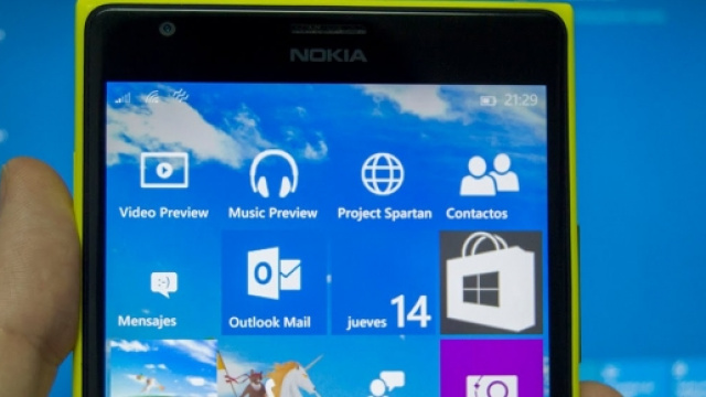 Windows 10 Mobile a dicembre l'uscita, &egrave; ufficiale
