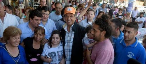 Scioli ayuda al monotributo; Macri da&ntilde;a provincias