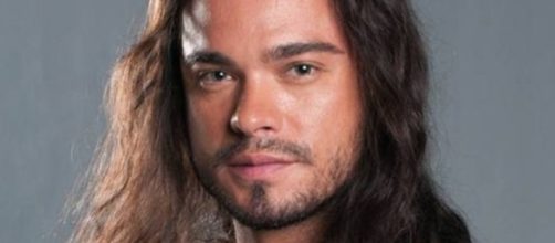 Sidney Sampaio &eacute; Os&eacute;ias em 'A Terra Prometida'