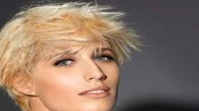 Chiome lisce: tendenze per l'inverno 2015-16