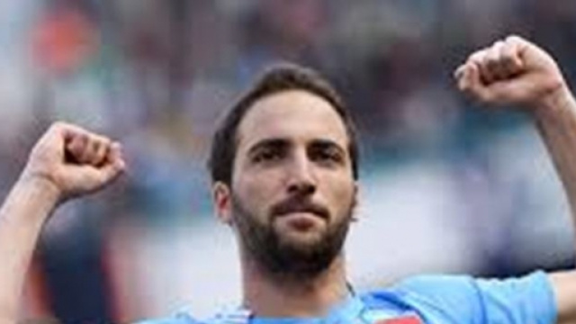 Gonzalo Higuain, doppietta all'Inter
