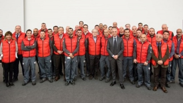 Il personale del magazzino ricambi Nissan Italia