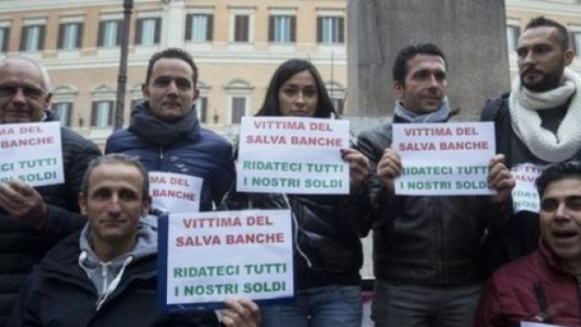 Risparmiatori protestano contro il Salva banche