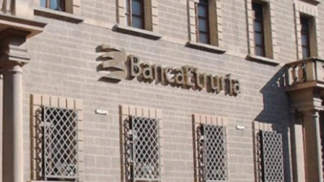 Ex dipendente di Banca Etruria denuncia