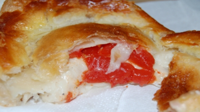 Rustico con ripieno di besciamella e fior di latte