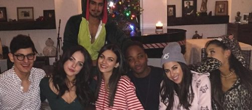 Ariana Grande re&uacute;ne elenco de Victorious