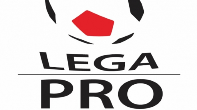 L'attaccante del Lecce cerca il gol.