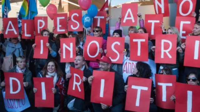Una manifestazione sindacale dei commessi