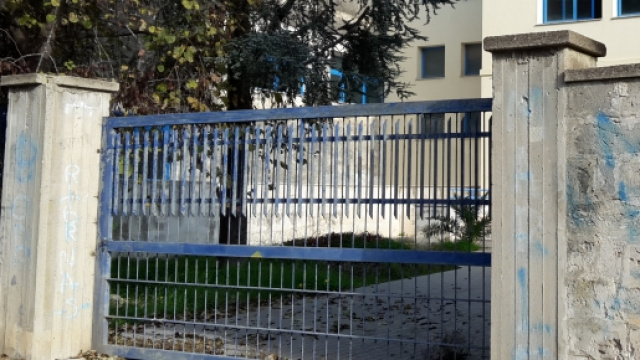 Alcuni docenti attendono gli stipendi.