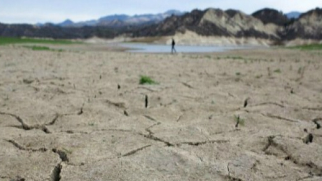 Terreno arido a causa della siccit&agrave;.