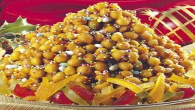 Gli struffoli, il dolce natalizio della Campania
