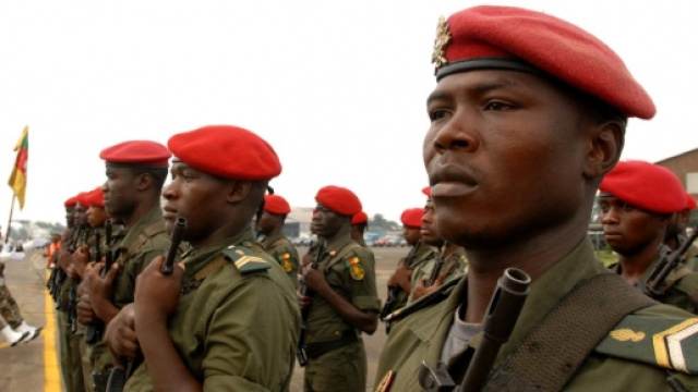Militari in assetto di guerra in Camerun
