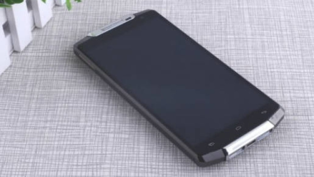 Oukitel K10000, smartphone con 15 giorni di carica