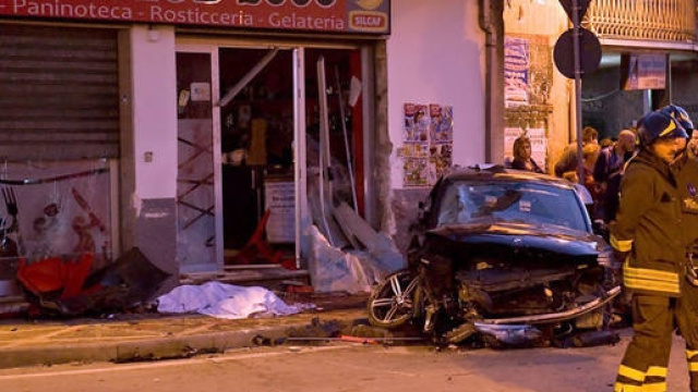 L'auto di Paciello si schiant&ograve; davanti ad un bar